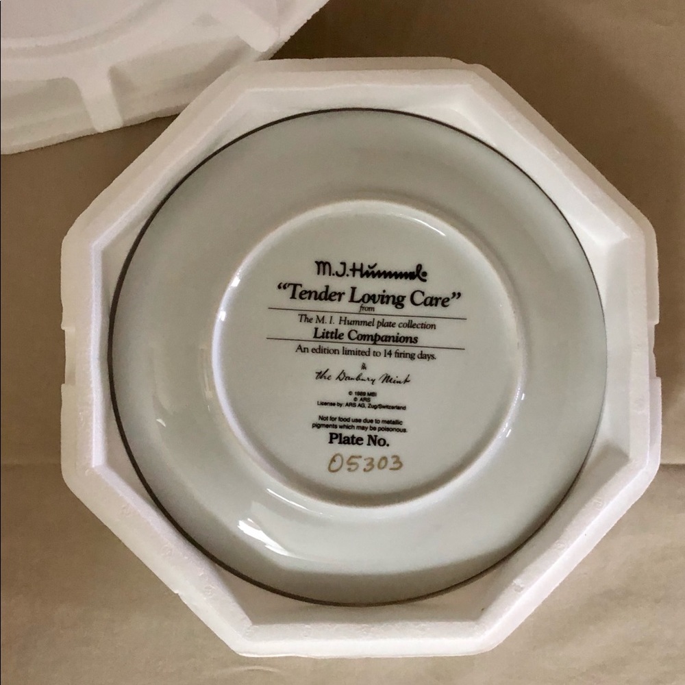 M.J. Hummel “Tender Loving Care” Collectible Plate - Picture 8 of 8